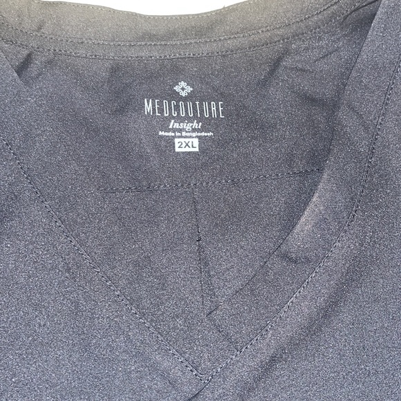 Black Nursing/Uniform Scrub Top Size 2X with Front Pockets - Picture 3 of 4